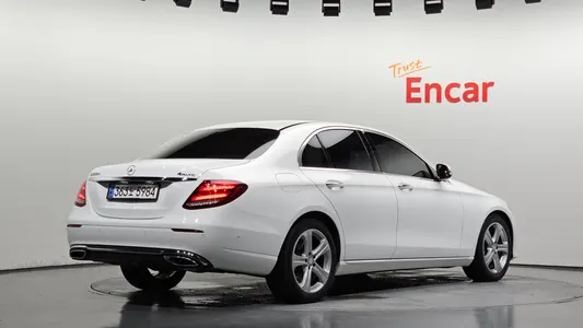 Mercedes-Benz E-Class W213 E220d 4MATIC 2017