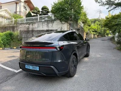 Tesla Y AWD 2025 5