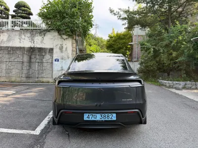 Tesla Y AWD 2025 6
