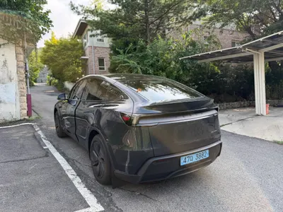 Tesla Y AWD 2025 7