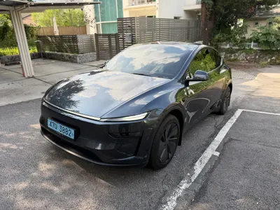 Tesla Y AWD 2025