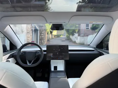 Tesla Y AWD 2025 11