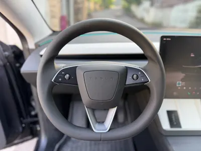 Tesla Y AWD 2025 12
