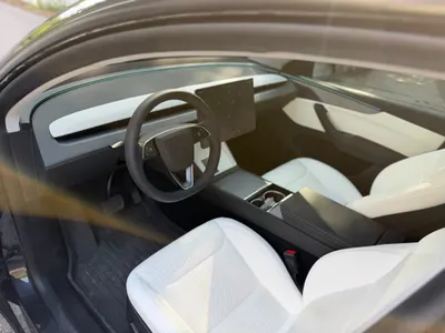 Tesla Y AWD 2025 10