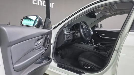 BMW 3 Series (F30) 320d 2018 10