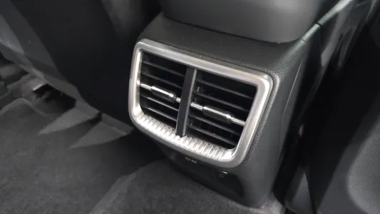 Kia K5 3 2.0 2023 31