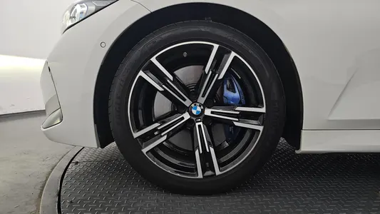 BMW 3 Series (G20) 320i M 2025 5