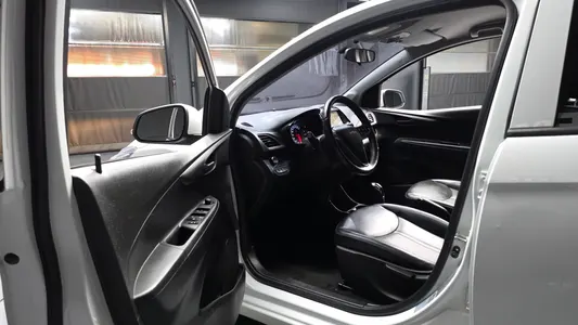 Chevrolet Spark LT 2019 10