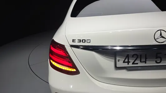 Mercedes-Benz E-Class W213 E300 2019 23