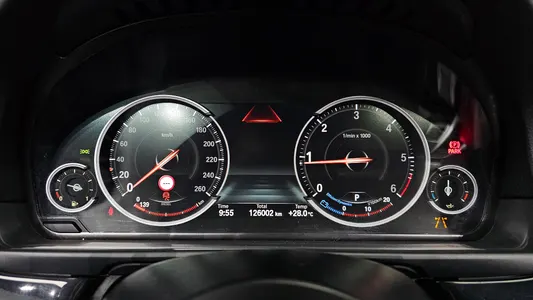BMW 5 Series (F10) 520d M 2016 7