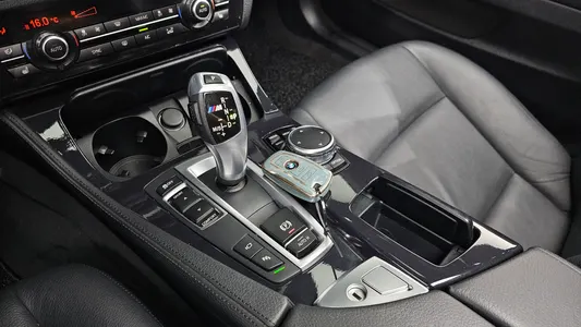 BMW 5 Series (F10) 520d M 2016 8