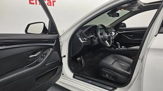 BMW 5 Series (F10) 520d M 2016 9