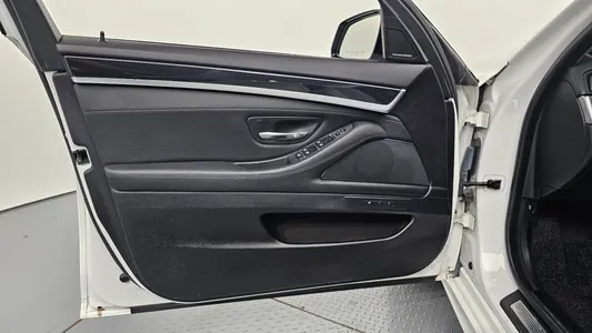 BMW 5 Series (F10) 520d M 2016 24
