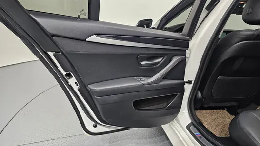 BMW 5 Series (F10) 520d M 2016 25
