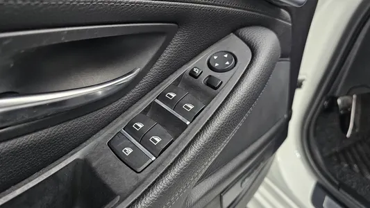 BMW 5 Series (F10) 520d M 2016 37