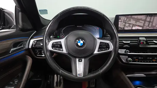 BMW 5 Series (G30) 520i M 2020 12
