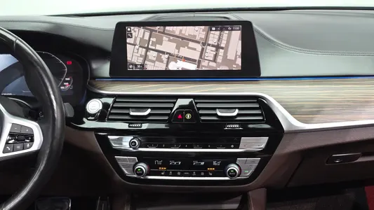 BMW 5 Series (G30) 520i M 2020 13