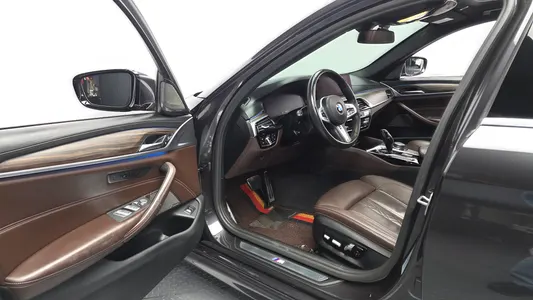 BMW 5 Series (G30) 520i M 2020 9