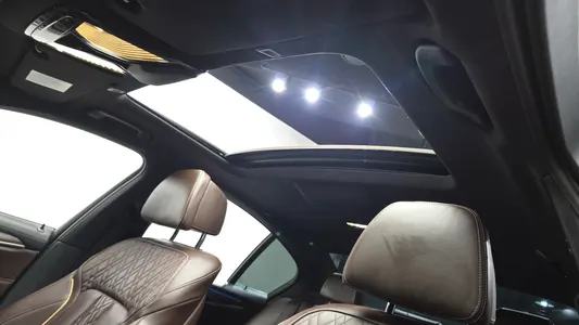 BMW 5 Series (G30) 520i M 2020 28