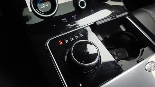 Land Rover 레인지로버 벨라 3.0 D300 R- SE 2017 9