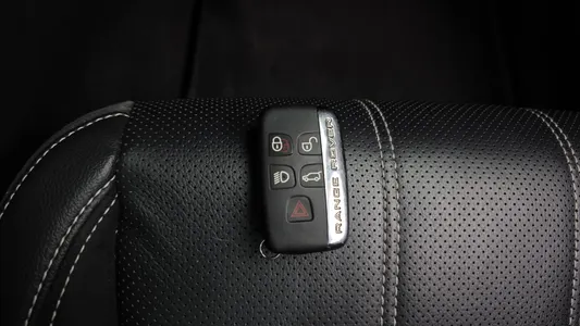 Land Rover 레인지로버 벨라 3.0 D300 R- SE 2017 33