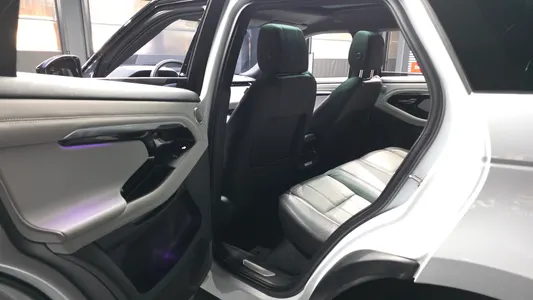 Land Rover 2 D180 2019 26