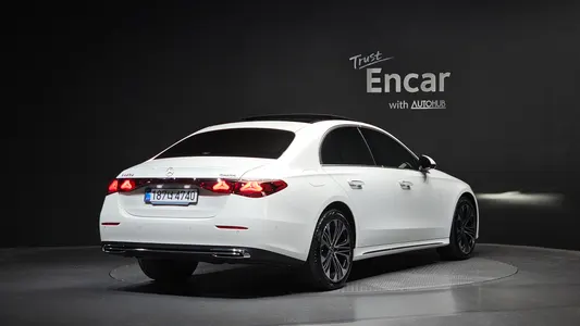 Mercedes-Benz E-Class W214 E220d 4MATIC 2024