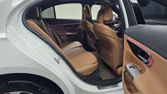 Mercedes-Benz E-Class W214 E220d 4MATIC 2024 10