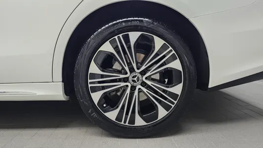 Mercedes-Benz E-Class W214 E220d 4MATIC 2024 21