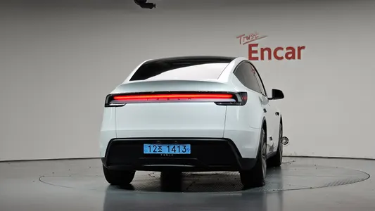 Tesla Y RWD 2026 4