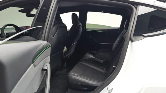 Tesla Y RWD 2026 11