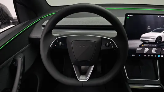 Tesla Y RWD 2026 13