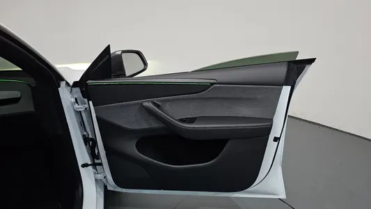 Tesla Y RWD 2026 25
