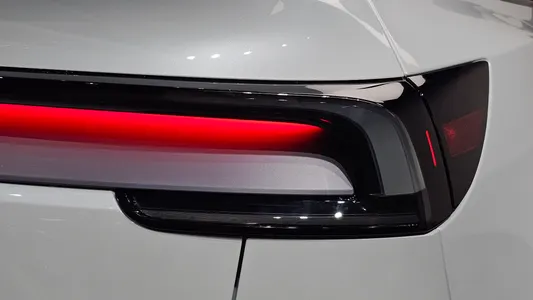 Tesla Y RWD 2026 24
