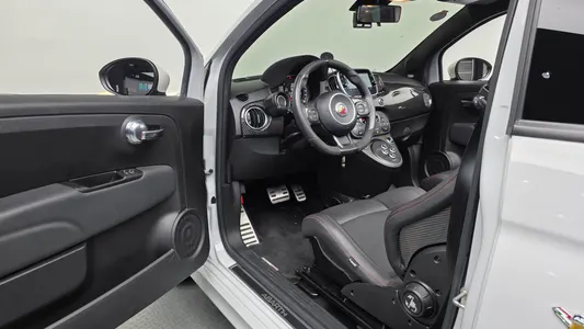Fiat 500C 2020 10