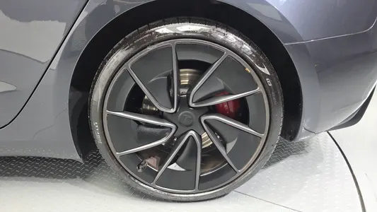Tesla 3 AWD 2026 5