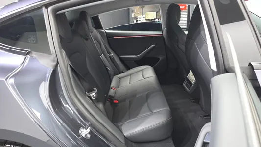 Tesla 3 AWD 2026 12