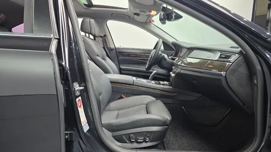 BMW 7 Series (F01) 740Li 2012 26