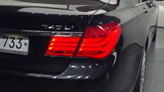 BMW 7 Series (F01) 740Li 2012 23