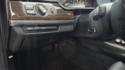 BMW 7 Series (F01) 740Li 2012 27