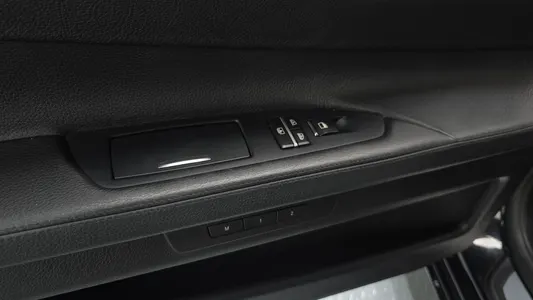 BMW 7 Series (F01) 740Li 2012 29