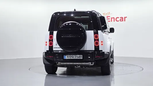 Land Rover (L663) 110 P300 X- SE 2025 4