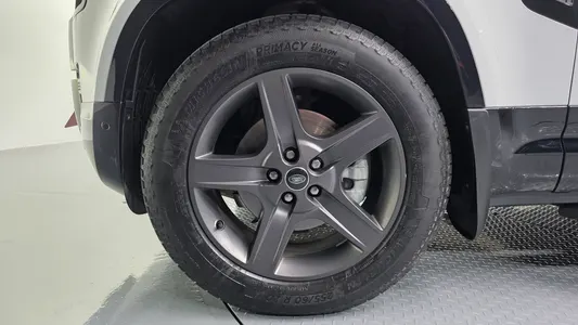 Land Rover (L663) 110 P300 X- SE 2025 5