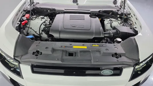 Land Rover (L663) 110 P300 X- SE 2025 6