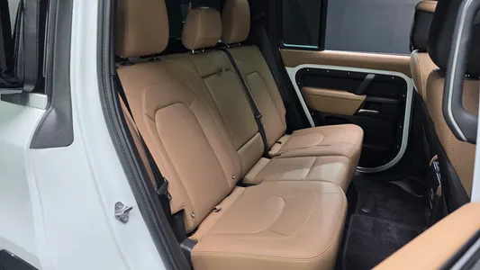 Land Rover (L663) 110 P300 X- SE 2025 11