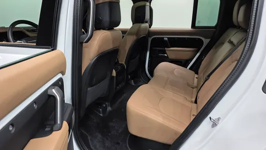 Land Rover (L663) 110 P300 X- SE 2025 12