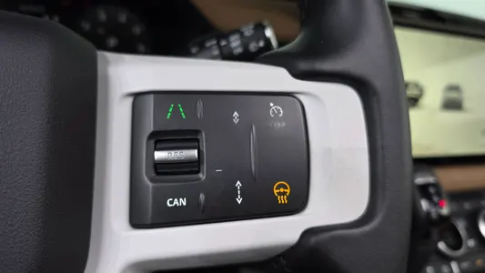 Land Rover (L663) 110 P300 X- SE 2025 20