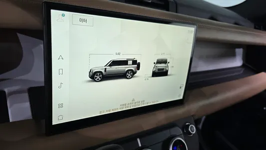 Land Rover (L663) 110 P300 X- SE 2025 17