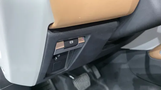 Land Rover (L663) 110 P300 X- SE 2025 19