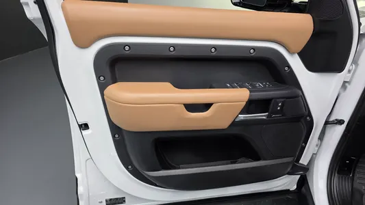 Land Rover (L663) 110 P300 X- SE 2025 25